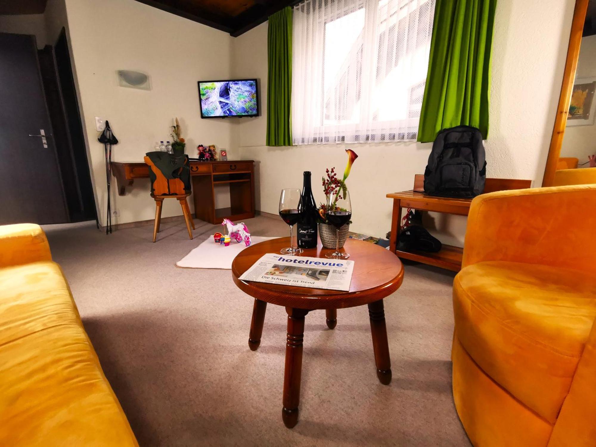 Hotel Alpenblick-Leukerbad-Therme Habitación foto