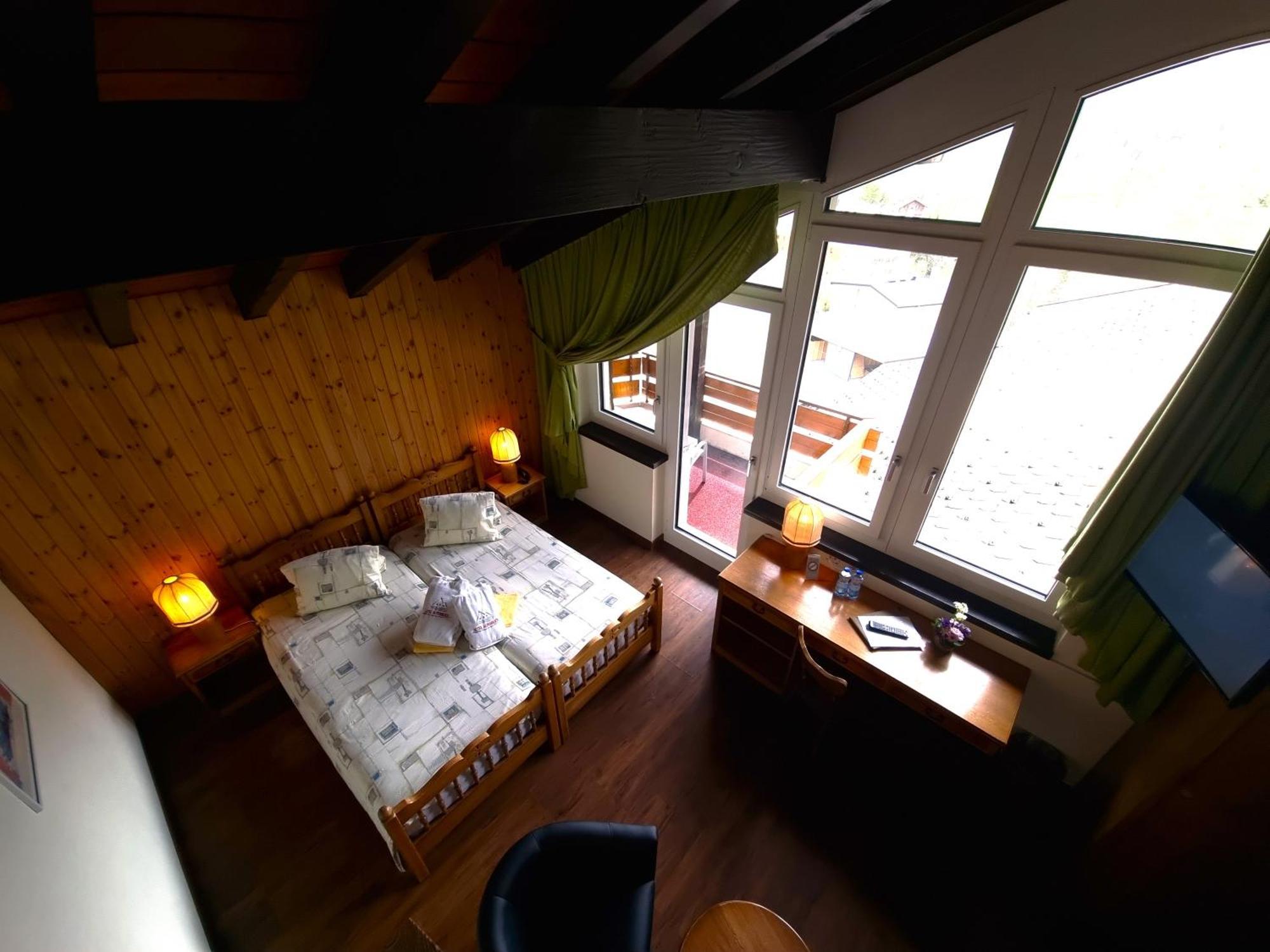 Hotel Alpenblick-Leukerbad-Therme Habitación foto
