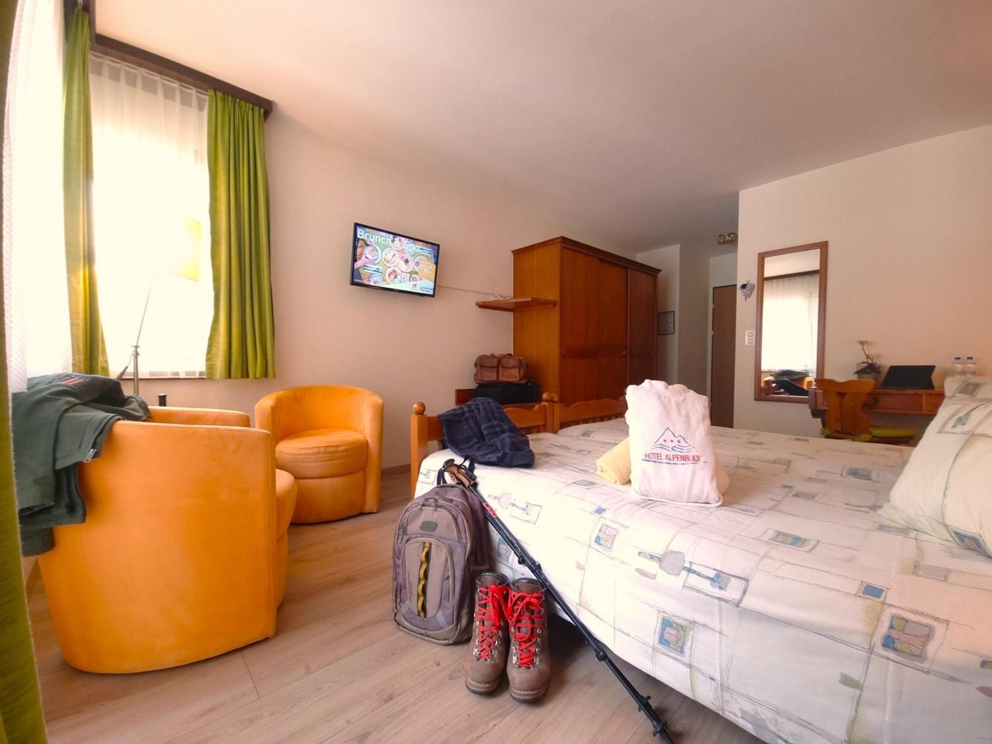 Hotel Alpenblick-Leukerbad-Therme Habitación foto