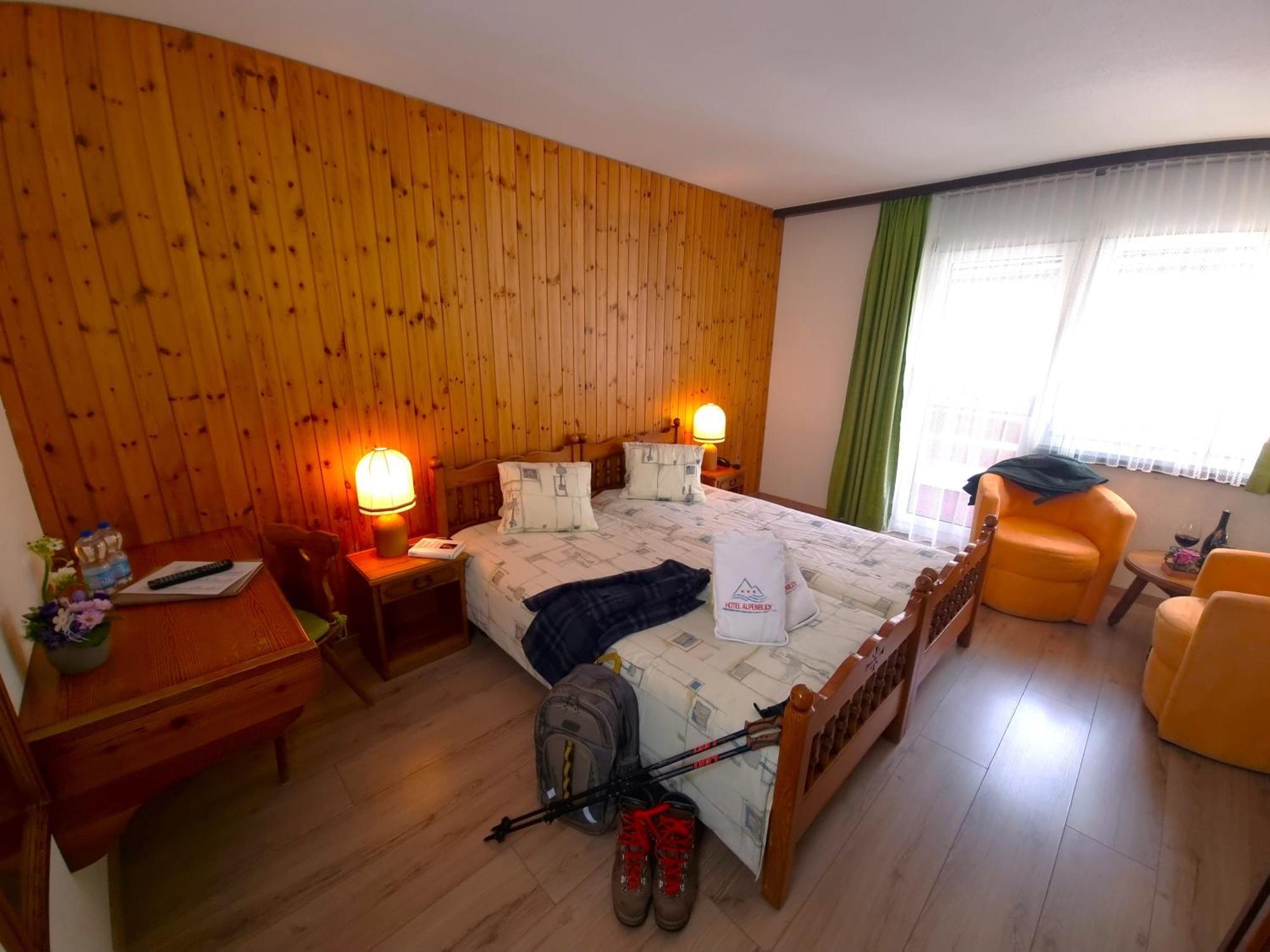 Hotel Alpenblick-Leukerbad-Therme Habitación foto