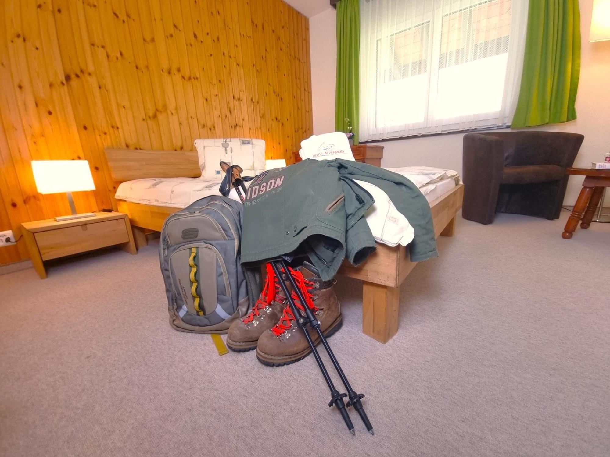 Hotel Alpenblick-Leukerbad-Therme Habitación foto